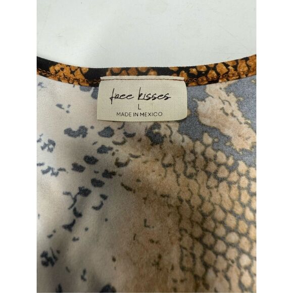 Free Kisses Women’s Bohemian Rushed Front Animal Print Top Size L See Notes - Picture 3 of 6